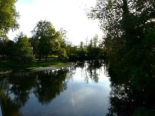 La Dronne au Moulin du Pont, entre Tocane-Saint-Apre (à gauche) et Montagrier.