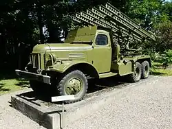 Lanceur de projectiles BM-13-16 sur le châssis d'un ZIS-151 (2012).