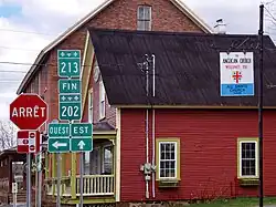 Intersection avec la route 213 à Dunham.