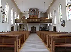 Vue intérieure de la nefvers la tribune d'orgue.