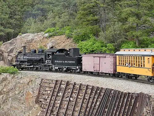 La locomotive no&nbsp;473 en ligne.