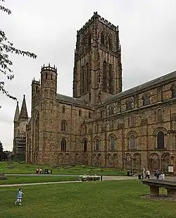 Façade nord et tour du transept.