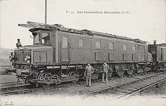 Le prototype E 502 équipée de frotteurs latéraux pour la prise de courant par 3e&nbsp;rail.