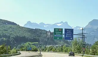 L'autoroute A4 devenant une semi-autoroute à la jonction Brunnen-Nord.