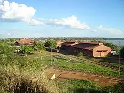 Station du vieux chemin de fer Madeira Mamoré à Porto Velho, avec la rivière en arrière-plan