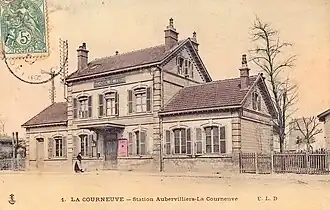La gare, au tout début du XXe&nbsp;siècle.Elle s'appelait alors Aubervilliers&nbsp;- La Courneuve.