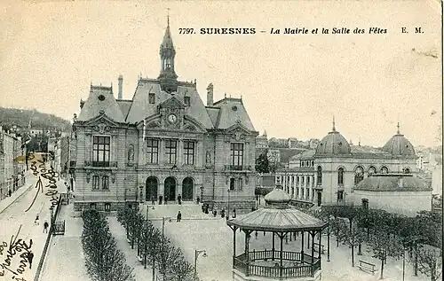 La mairie et la salle des fêtes, dans les années 1930.