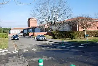 Vue ouest du bâtiment des 5 amphithéâtres et de la bibliothèque