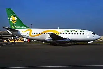 N221US, le Boeing 737-200 impliqué, photographié à l'aéroport international Logan de Boston peu avant l'incident.