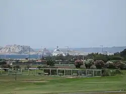 Sur fond de mer Méditerranée, îles du Frioul, et château d'If