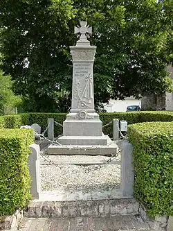 Le monument aux morts.