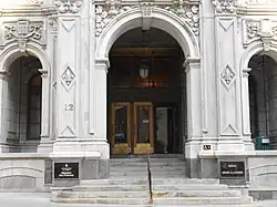 Portique à trois arcades