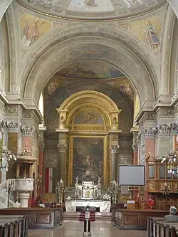 Le chœur et l'autel.