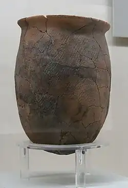 Jarre en forme d'œuf. Terre cuite, H. env 35 cm. Musée de l'Université nationale de Séoul.