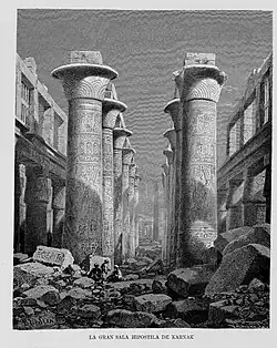 Colonne campaniforme à chapiteau ouvert. Nef centrale, temple d'Amon-Rê à Karnak. 19e&nbsp;dyn., Ramsès&nbsp;II.