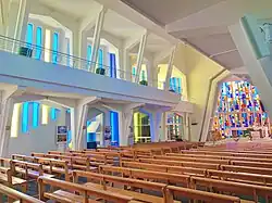 La nef et le balcon sud.