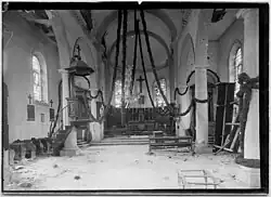 Église : Intérieur de l'église décorée de guirlandes, le 31 août 1915.