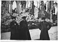 Visite des ruines de l'église de Lassigny, le 4 juillet 1917