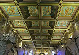 Le plafond à caissons.