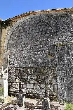 Traces de remaniement sur l'absidiole sud.