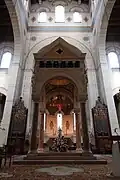Le ciborium du chœur.