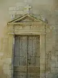 Porte de l'église donnant sur la rue Moureilles. Sans doute un reste de l'église du XVe&nbsp;siècle.