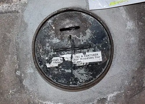 Eglise de Saint-Suliac (Ille-et-Vilaine)tronc de bois et tronc à offrandes, chemin de croix de Rocamadour (Lot)