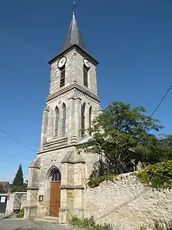 Le clocher de l'église Saint-Laurent...