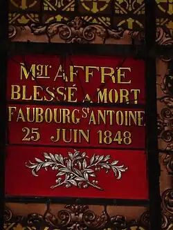 Détail du vitrail à la mémoire de Mgr&nbsp;Affre, tué sur les barricades du faubourg Saint-Antoine en 1848.