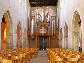 La nef de l'église et l'orgue Bernard Aubertin.
