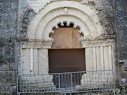 …et son entrée actuelle.