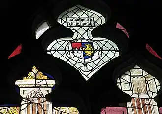 Écu dans le soufflet de la verrière no&nbsp;4.