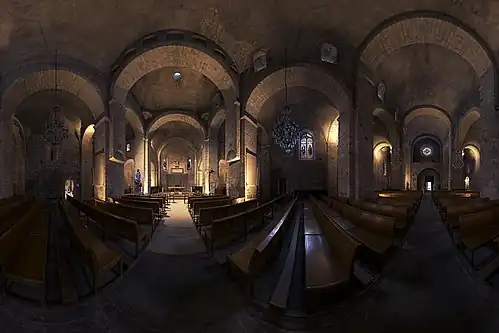 Vue à 360° de l’intérieur de l'église.