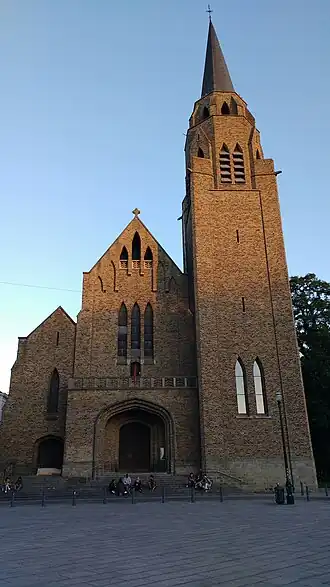 Vue de l'église Sainte-Croix d'Ixelles