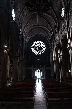 Vaisseau central de la nef, face à l'entrée