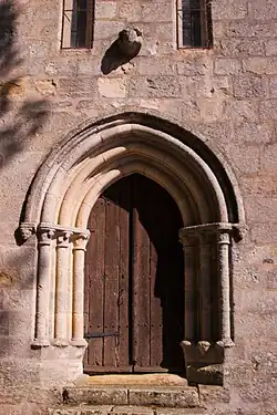 Trois rouleaux et rouleau d'archivolte moulurés.