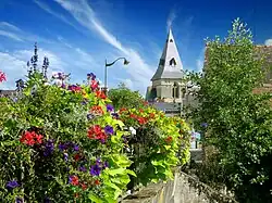 L'église vue du pont de la Libération.