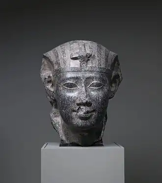 Ptolémée II (?), v. 280. Granit gris d'Égypte, H. 28&nbsp;cm. Walters Art Museum