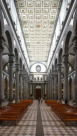 La nef, en direction de l'entrée.