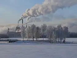 Elba island et au fond la papeterie de Stora Enso.