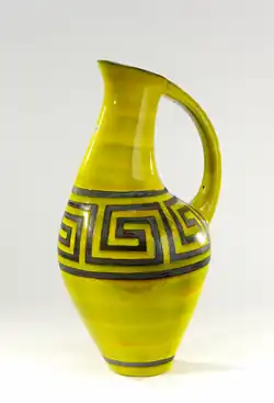 Grand pichet en faïence émaillée, Elchinger, France, XXe&nbsp;siècle.