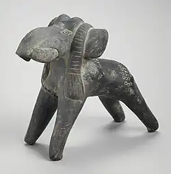 Éléphant (terre cuite) de Mathura, IIIe&nbsp;siècle&nbsp;av. J.-C.