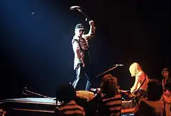 Elton John sur scène en 1975