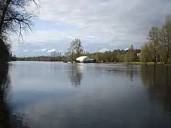 L'Emajõgi, de l'autre côté de la rivière Lodjakoda