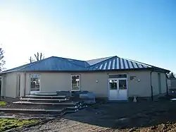 Salle communale, près du stade.