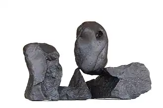 Enigme, 2010, pierres peintes, acrylique