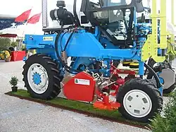 Enjambeur avec broyeur de sarment.