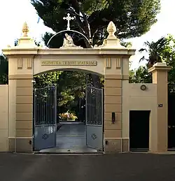 Entrée de la Maison-mère.