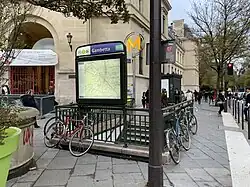 Accès no&nbsp;1, « Mairie du 20e ».