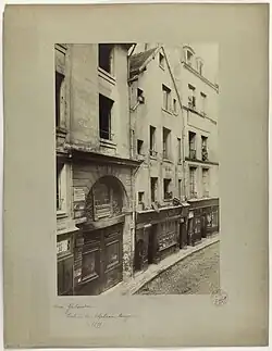 Détail du no&nbsp;37 : entrée du Château rouge en 1899.